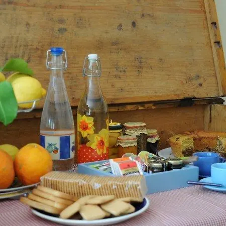 Alojamento de Acomodação e Pequeno-almoço Paola *