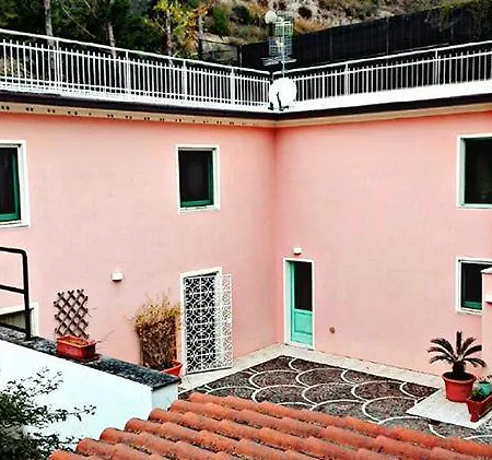 Paola Bed and Breakfast 4*